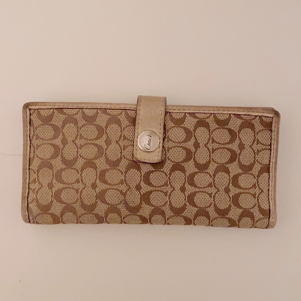 Coach Wallet. Tan and Gold.